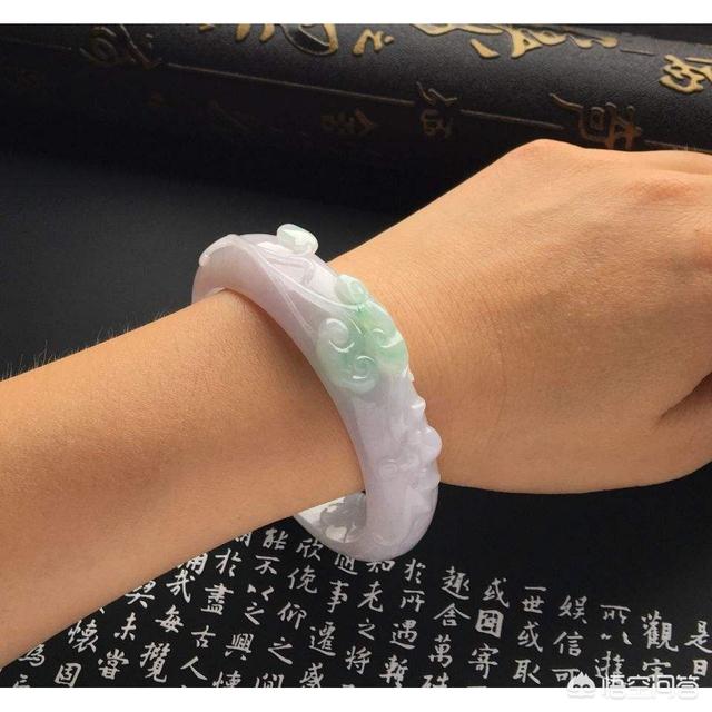 女士翡翠手镯该如何选择?-第5张图片-翡翠网 女士翡翠手镯该如何选择?-第5张图片-翡翠网