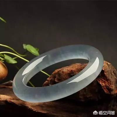 女士翡翠手镯该如何选择?-第3张图片-翡翠网 女士翡翠手镯该如何选择?-第3张图片-翡翠网