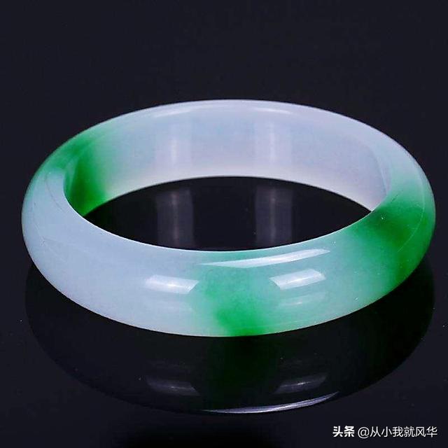 70后适合买什么样的手镯?-第2张图片-翡翠网 70后适合买什么样的手镯?-第2张图片-翡翠网