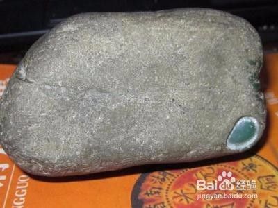 染色翡翠原石鉴别方法-第3张图片-翡翠网 染色翡翠原石鉴别方法-第3张图片-翡翠网