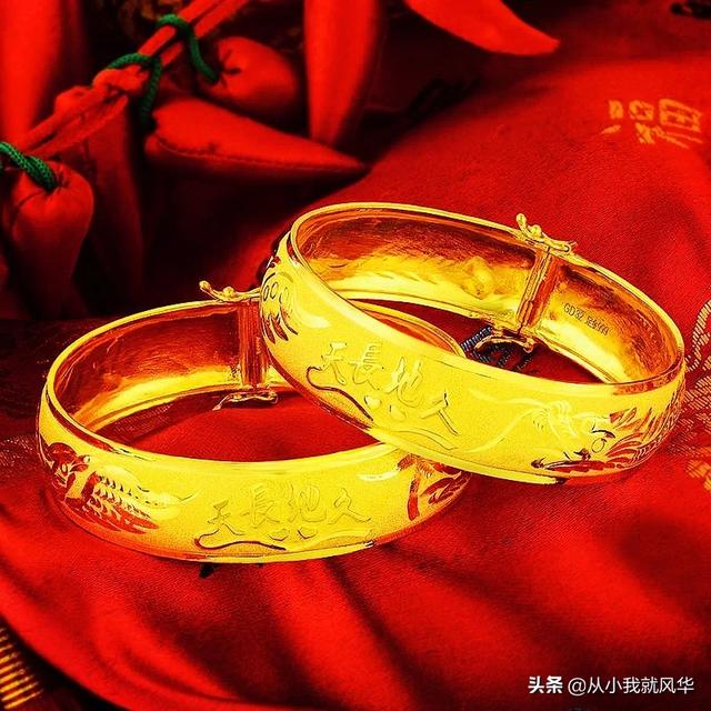 70后适合买什么样的手镯?-第1张图片-翡翠网 70后适合买什么样的手镯?-第1张图片-翡翠网