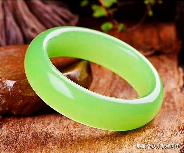 70后适合买什么样的手镯?-第5张图片-翡翠网 70后适合买什么样的手镯?-第5张图片-翡翠网