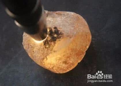 染色翡翠原石鉴别方法-第6张图片-翡翠网 染色翡翠原石鉴别方法-第6张图片-翡翠网