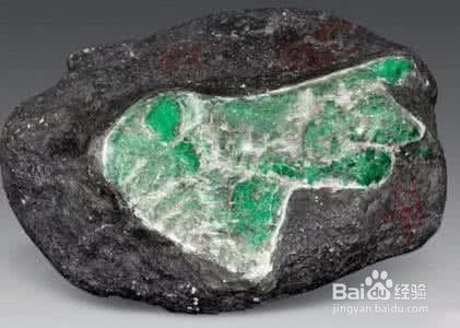 染色翡翠原石鉴别方法-第8张图片-翡翠网 染色翡翠原石鉴别方法-第8张图片-翡翠网