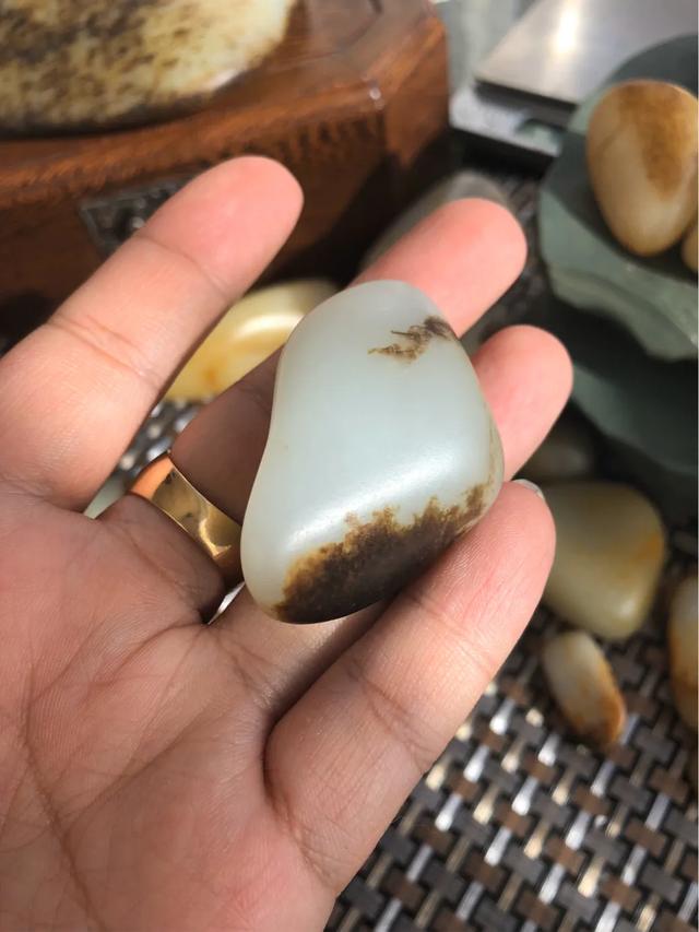 和田玉熟籽是什么样的,你手中的可以发图一起看看吗?-第6张图片-翡翠网 和田玉熟籽是什么样的,你手中的可以发图一起看看吗?-第6张图片-翡翠网