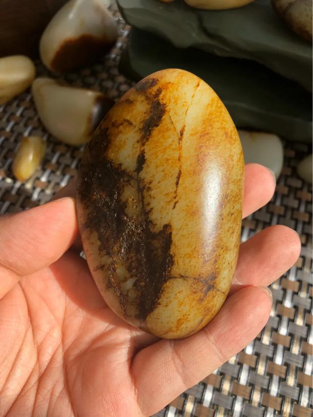 和田玉熟籽是什么样的,你手中的可以发图一起看看吗?-第7张图片-翡翠网 和田玉熟籽是什么样的,你手中的可以发图一起看看吗?-第7张图片-翡翠网