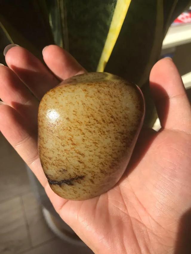 和田玉熟籽是什么样的,你手中的可以发图一起看看吗?-第1张图片-翡翠网 和田玉熟籽是什么样的,你手中的可以发图一起看看吗?-第1张图片-翡翠网