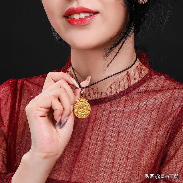 为什么一些女生喜欢带珠宝首饰?-第3张图片-翡翠网 为什么一些女生喜欢带珠宝首饰?-第3张图片-翡翠网