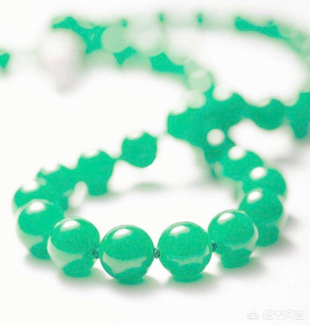 翡翠项链一般多少钱?值得购买吗?-第1张图片-翡翠网 翡翠项链一般多少钱?值得购买吗?-第1张图片-翡翠网
