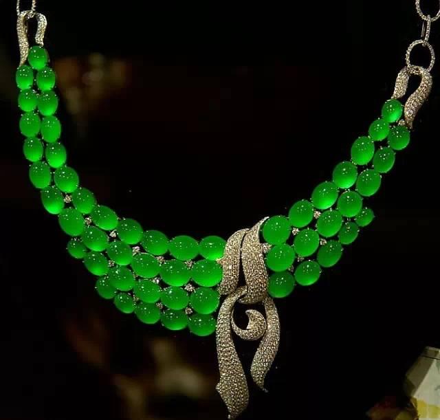 上千万与上亿的珍藏级翡翠项链的差别有哪些?-第2张图片-翡翠网 上千万与上亿的珍藏级翡翠项链的差别有哪些?-第2张图片-翡翠网