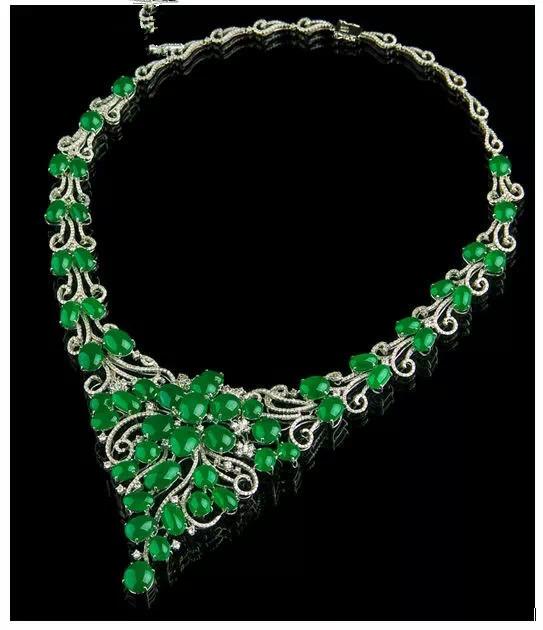 上千万与上亿的珍藏级翡翠项链的差别有哪些?-第4张图片-翡翠网 上千万与上亿的珍藏级翡翠项链的差别有哪些?-第4张图片-翡翠网