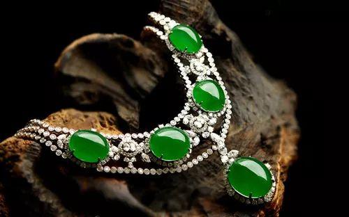 上千万与上亿的珍藏级翡翠项链的差别有哪些?-第7张图片-翡翠网 上千万与上亿的珍藏级翡翠项链的差别有哪些?-第7张图片-翡翠网