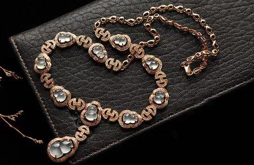 上千万与上亿的珍藏级翡翠项链的差别有哪些?-第12张图片-翡翠网 上千万与上亿的珍藏级翡翠项链的差别有哪些?-第12张图片-翡翠网