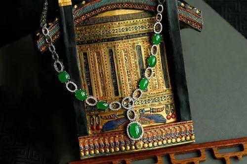 上千万与上亿的珍藏级翡翠项链的差别有哪些?-第16张图片-翡翠网 上千万与上亿的珍藏级翡翠项链的差别有哪些?-第16张图片-翡翠网