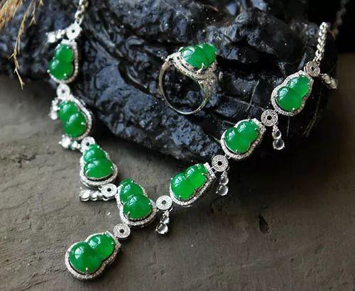 上千万与上亿的珍藏级翡翠项链的差别有哪些?-第24张图片-翡翠网 上千万与上亿的珍藏级翡翠项链的差别有哪些?-第24张图片-翡翠网