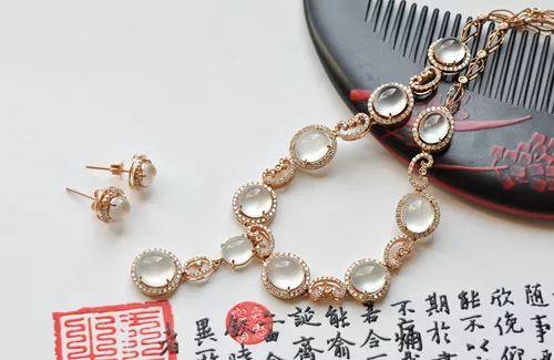 上千万与上亿的珍藏级翡翠项链的差别有哪些?-第25张图片-翡翠网 上千万与上亿的珍藏级翡翠项链的差别有哪些?-第25张图片-翡翠网