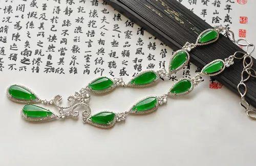 上千万与上亿的珍藏级翡翠项链的差别有哪些?-第26张图片-翡翠网 上千万与上亿的珍藏级翡翠项链的差别有哪些?-第26张图片-翡翠网