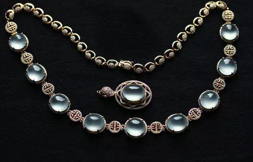 上千万与上亿的珍藏级翡翠项链的差别有哪些?-第28张图片-翡翠网 上千万与上亿的珍藏级翡翠项链的差别有哪些?-第28张图片-翡翠网