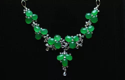 上千万与上亿的珍藏级翡翠项链的差别有哪些?-第29张图片-翡翠网 上千万与上亿的珍藏级翡翠项链的差别有哪些?-第29张图片-翡翠网