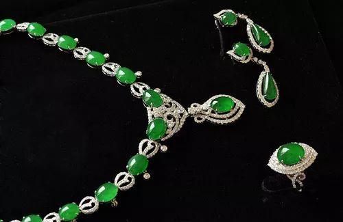 上千万与上亿的珍藏级翡翠项链的差别有哪些?-第31张图片-翡翠网 上千万与上亿的珍藏级翡翠项链的差别有哪些?-第31张图片-翡翠网