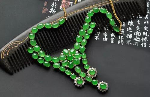 上千万与上亿的珍藏级翡翠项链的差别有哪些?-第32张图片-翡翠网 上千万与上亿的珍藏级翡翠项链的差别有哪些?-第32张图片-翡翠网