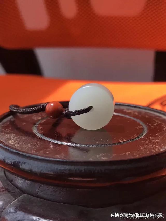 想要买一块和田玉平安扣,千元左右的预算,本人25岁男,有什么推荐吗?-第1张图片-翡翠网 想要买一块和田玉平安扣,千元左右的预算,本人25岁男,有什么推荐吗?-第1张图片-翡翠网