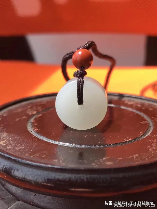 想要买一块和田玉平安扣,千元左右的预算,本人25岁男,有什么推荐吗?-第3张图片-翡翠网 想要买一块和田玉平安扣,千元左右的预算,本人25岁男,有什么推荐吗?-第3张图片-翡翠网