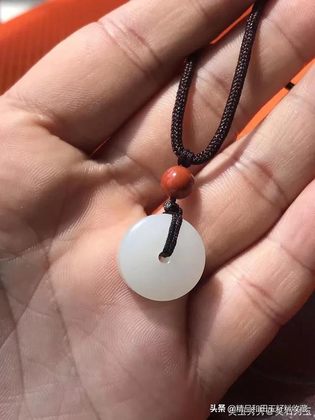 想要买一块和田玉平安扣,千元左右的预算,本人25岁男,有什么推荐吗?-第7张图片-翡翠网 想要买一块和田玉平安扣,千元左右的预算,本人25岁男,有什么推荐吗?-第7张图片-翡翠网