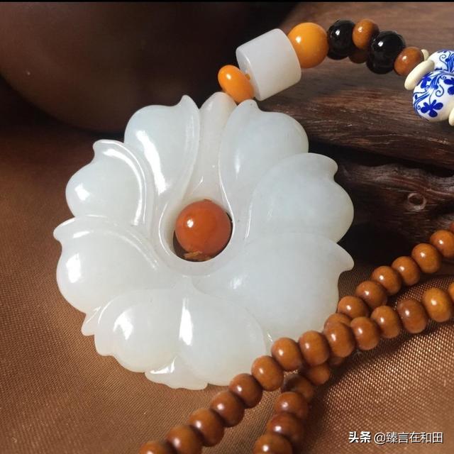 和田玉挂件搭配什么样的绳子比较美?-第4张图片-翡翠网 和田玉挂件搭配什么样的绳子比较美?-第4张图片-翡翠网