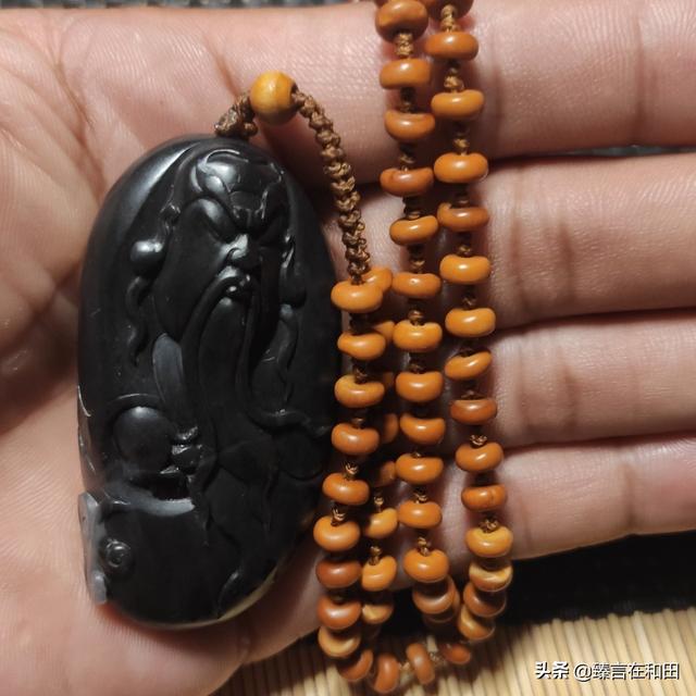 和田玉挂件搭配什么样的绳子比较美?-第5张图片-翡翠网 和田玉挂件搭配什么样的绳子比较美?-第5张图片-翡翠网