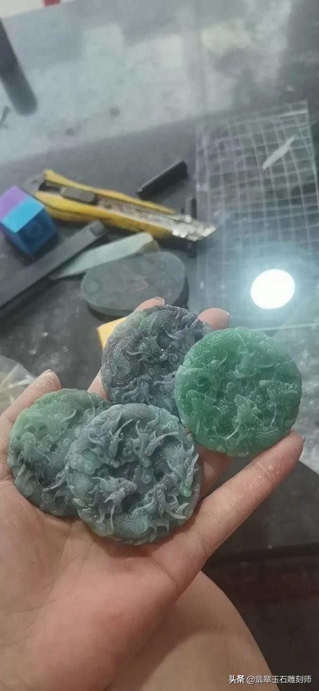 大家好！麻烦大家帮忙看看这块翡翠的种水、价钱如何，谢谢？-第6张图片-翡翠网
