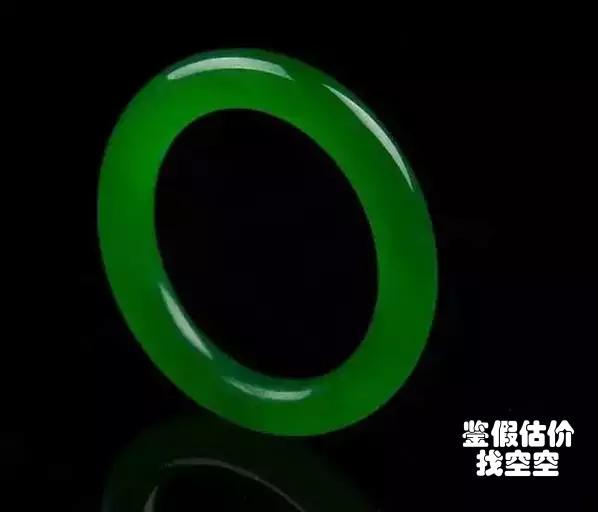 帝王绿翡翠手镯该怎么去鉴定呢?-第2张图片-翡翠网 帝王绿翡翠手镯该怎么去鉴定呢?-第2张图片-翡翠网
