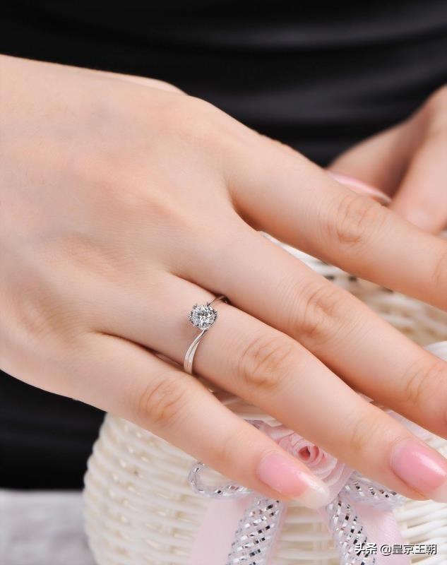 钻石戒指的款式一定要选一克拉以上的吗？如何挑选钻戒？-第4张图片-翡翠网