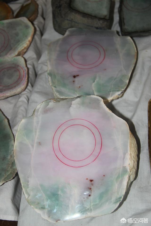 翡翠中的“黄加绿”与“春带彩”，二者级别如何？-第2张图片-翡翠网