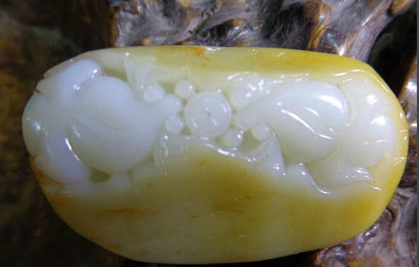 羊脂玉在现实中和证书上,有什么区别-第1张图片-翡翠网 羊脂玉在现实中和证书上,有什么区别-第1张图片-翡翠网