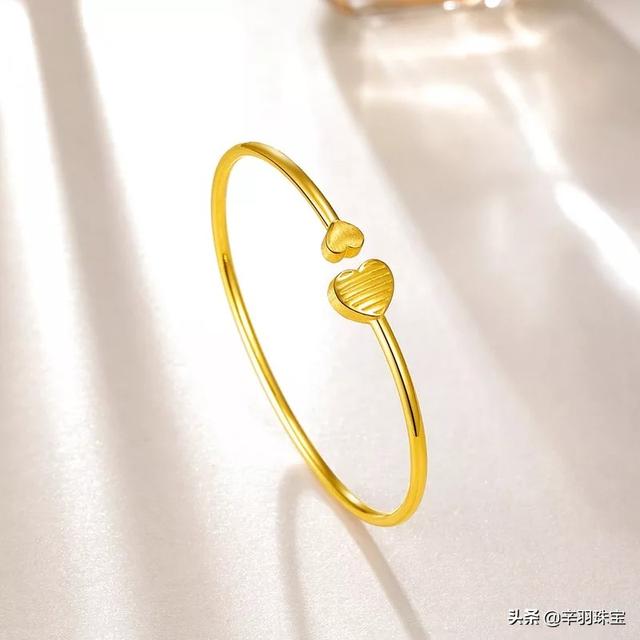 黄金手镯手链哪个经典不过时?-第2张图片-翡翠网 黄金手镯手链哪个经典不过时?-第2张图片-翡翠网