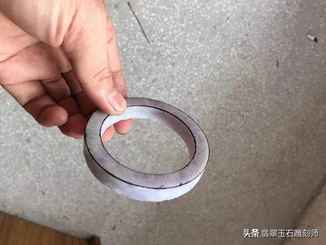 细糯化的翡翠手镯，2000买的，但是有一条五厘米棉线，值吗？-第4张图片-翡翠网