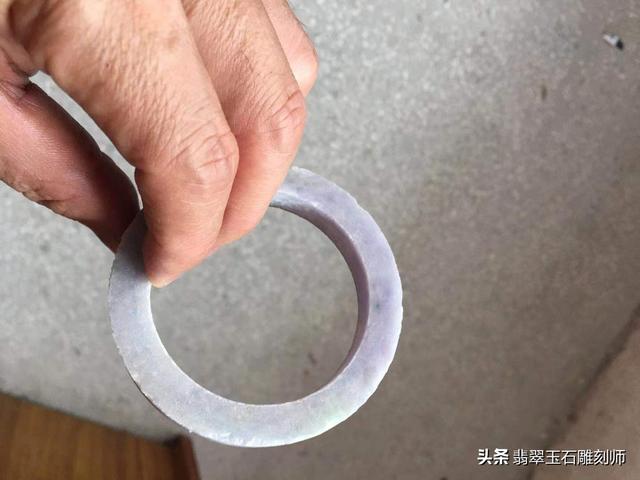 细糯化的翡翠手镯，2000买的，但是有一条五厘米棉线，值吗？-第7张图片-翡翠网