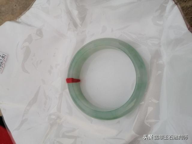细糯化的翡翠手镯，2000买的，但是有一条五厘米棉线，值吗？-第14张图片-翡翠网