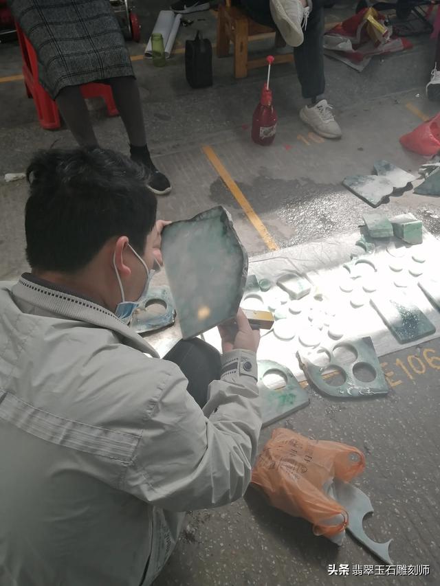 细糯化的翡翠手镯，2000买的，但是有一条五厘米棉线，值吗？-第18张图片-翡翠网