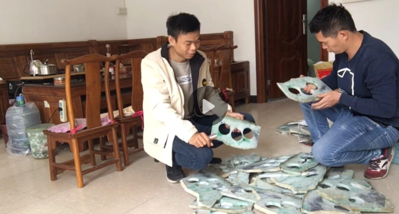 花48000块买了70多公斤翡翠片料