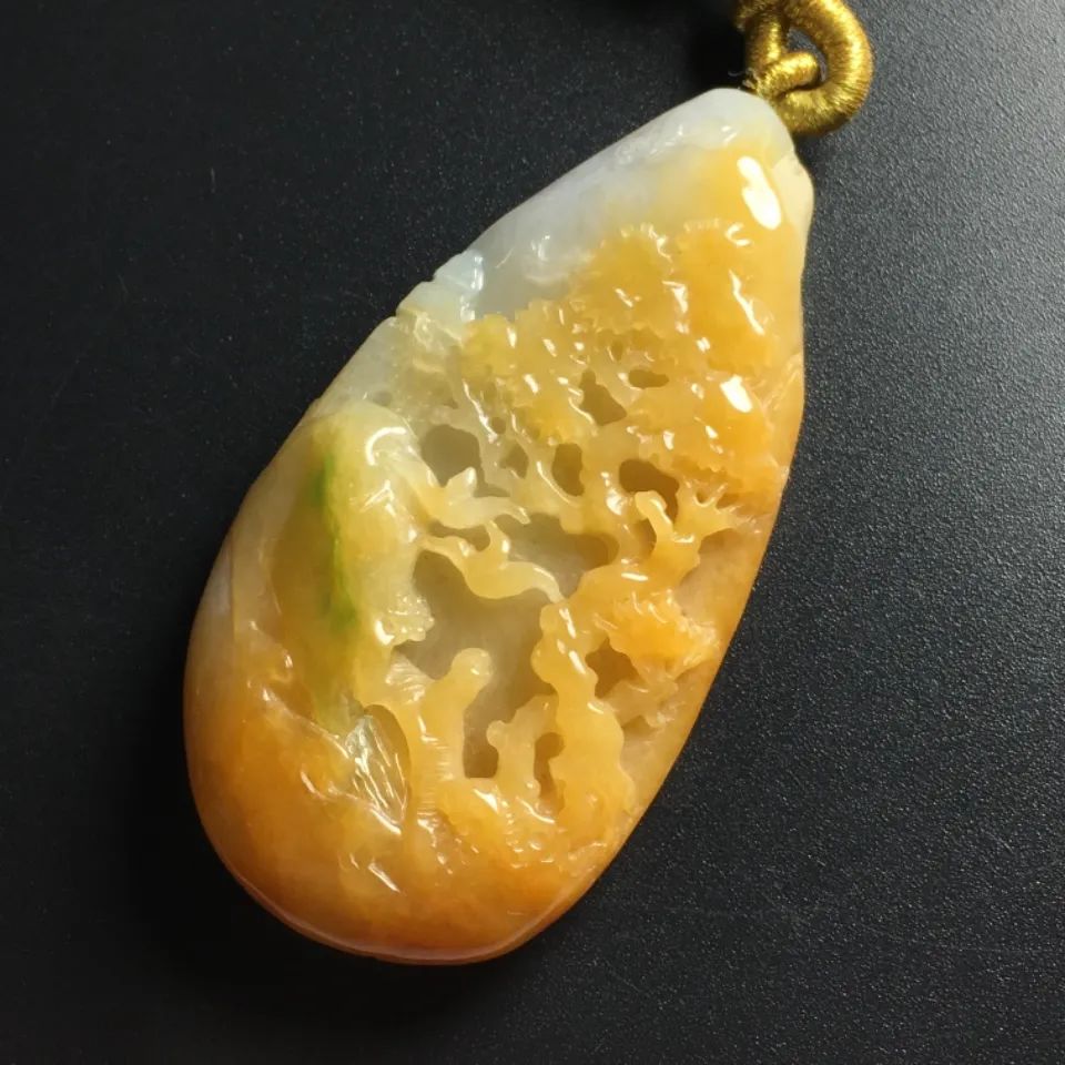 有金翡翠之称的黄翡,适不适合男士佩戴呢?-第3张图片-翡翠网 有金翡翠之称的黄翡,适不适合男士佩戴呢?-第3张图片-翡翠网