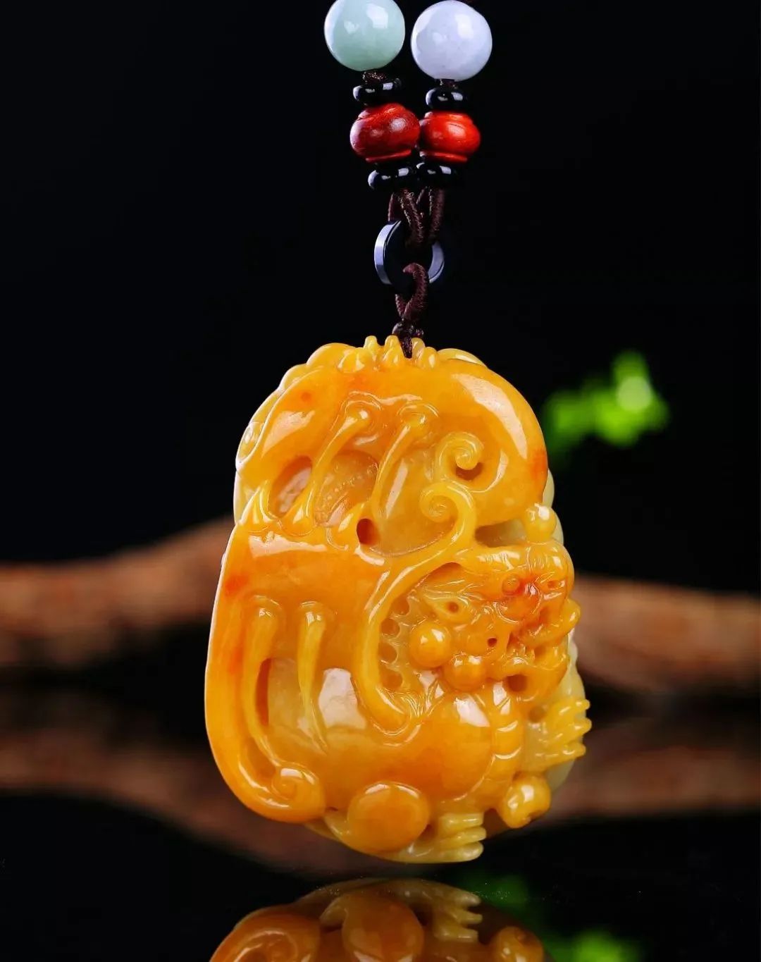 有金翡翠之称的黄翡,适不适合男士佩戴呢?-第2张图片-翡翠网 有金翡翠之称的黄翡,适不适合男士佩戴呢?-第2张图片-翡翠网