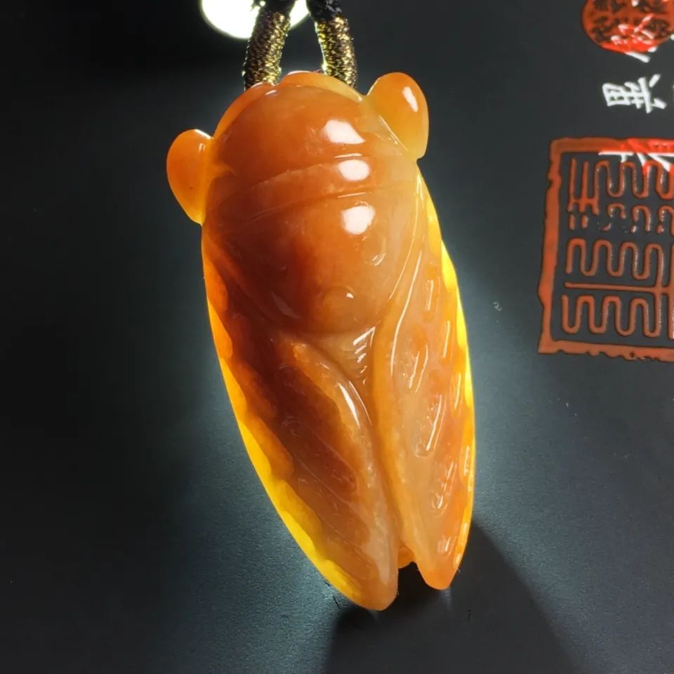 有金翡翠之称的黄翡,适不适合男士佩戴呢?-第4张图片-翡翠网 有金翡翠之称的黄翡,适不适合男士佩戴呢?-第4张图片-翡翠网