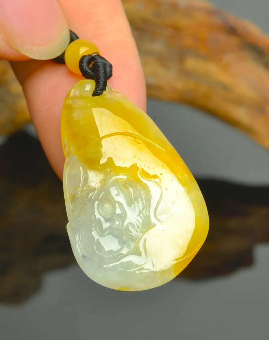 有金翡翠之称的黄翡,适不适合男士佩戴呢?-第5张图片-翡翠网 有金翡翠之称的黄翡,适不适合男士佩戴呢?-第5张图片-翡翠网