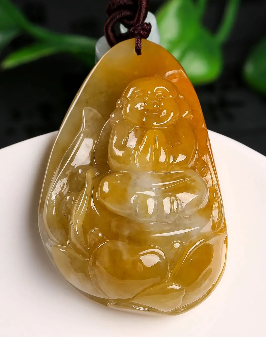 有金翡翠之称的黄翡,适不适合男士佩戴呢?-第7张图片-翡翠网 有金翡翠之称的黄翡,适不适合男士佩戴呢?-第7张图片-翡翠网