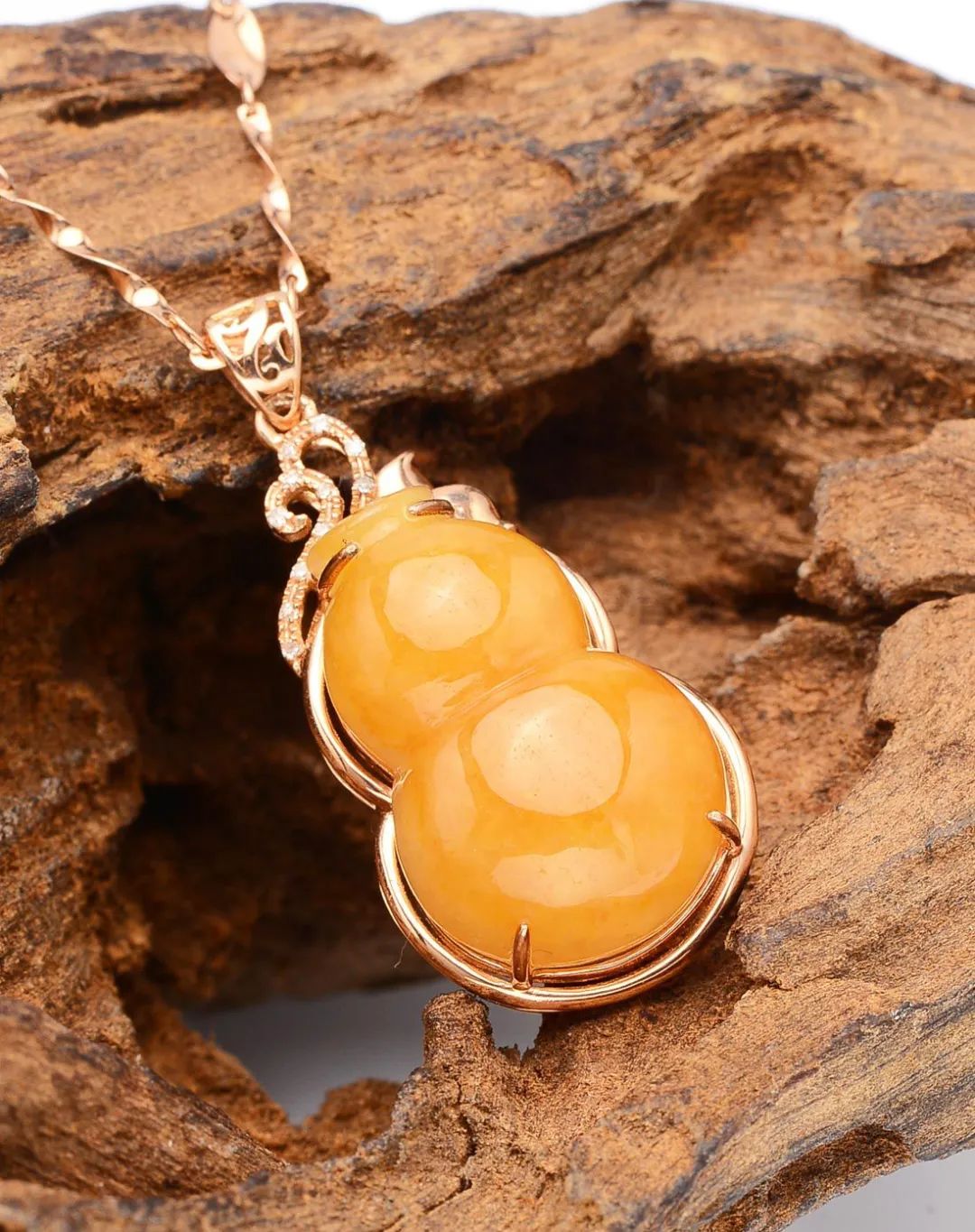 有金翡翠之称的黄翡,适不适合男士佩戴呢?-第11张图片-翡翠网 有金翡翠之称的黄翡,适不适合男士佩戴呢?-第11张图片-翡翠网