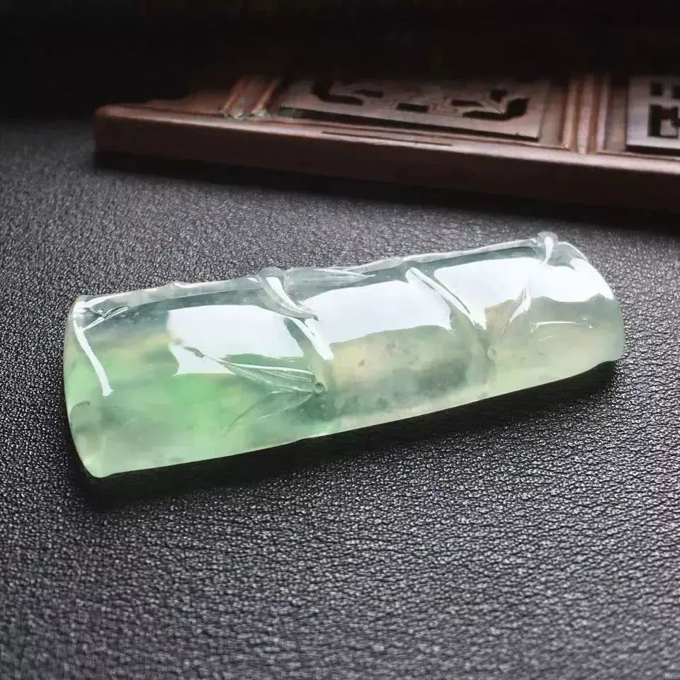 带你了解翡翠竹节的历史故事，它适合送给什么人呢？-第8张图片-翡翠网