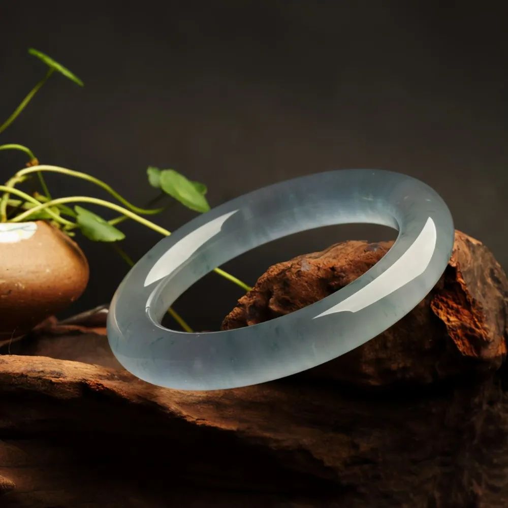 看懂了翡翠的光泽,你才算看懂了翡翠!-第3张图片-翡翠网 看懂了翡翠的光泽,你才算看懂了翡翠!-第3张图片-翡翠网