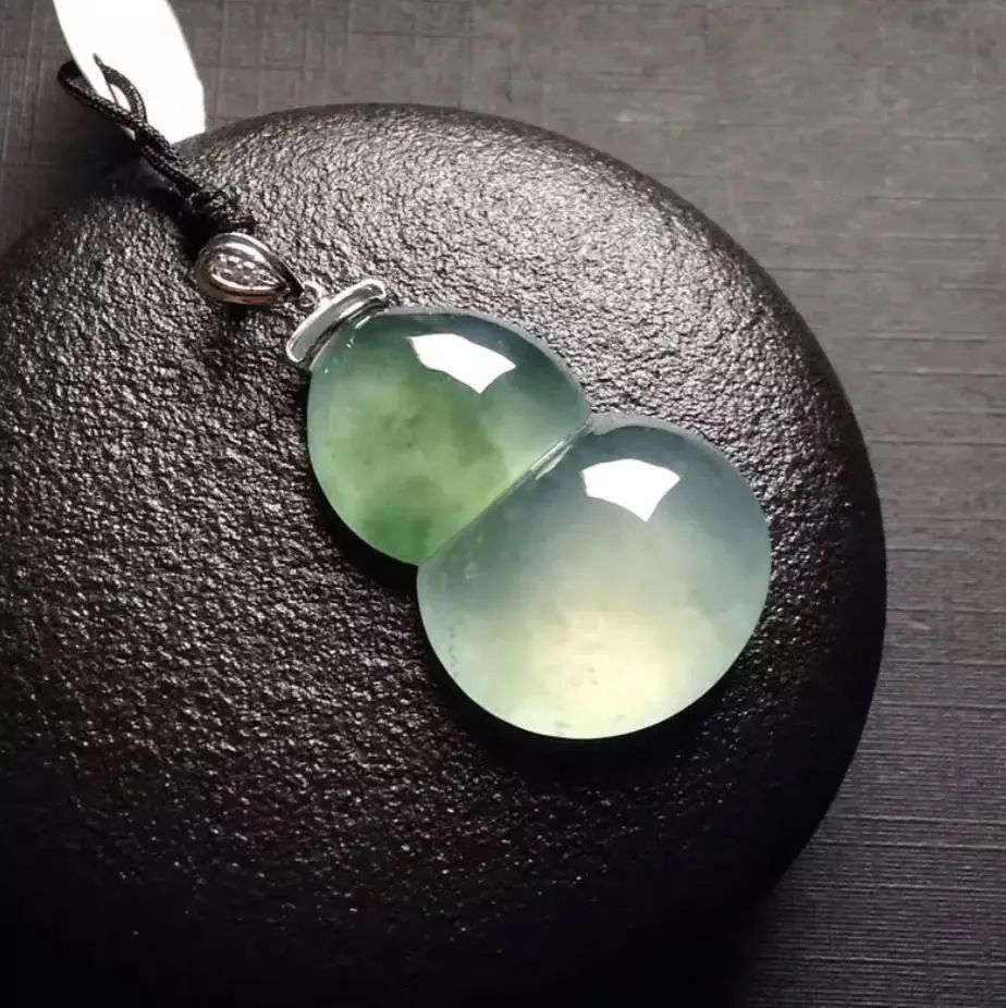 看懂了翡翠的光泽,你才算看懂了翡翠!-第4张图片-翡翠网 看懂了翡翠的光泽,你才算看懂了翡翠!-第4张图片-翡翠网